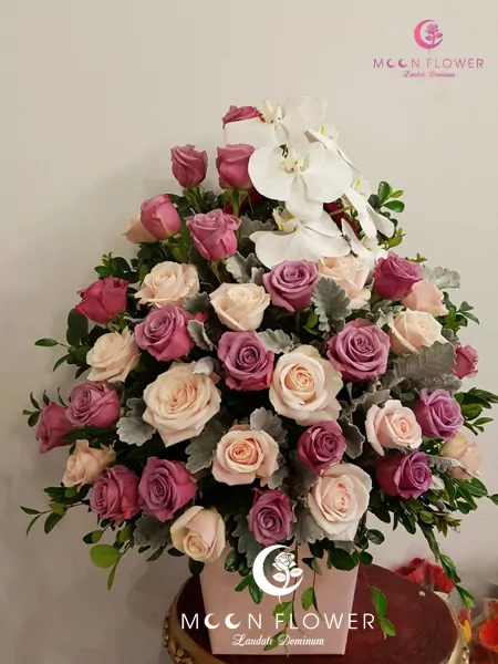 giỏ hoa chúc mừng sinh nhật hồng tím hồng kem