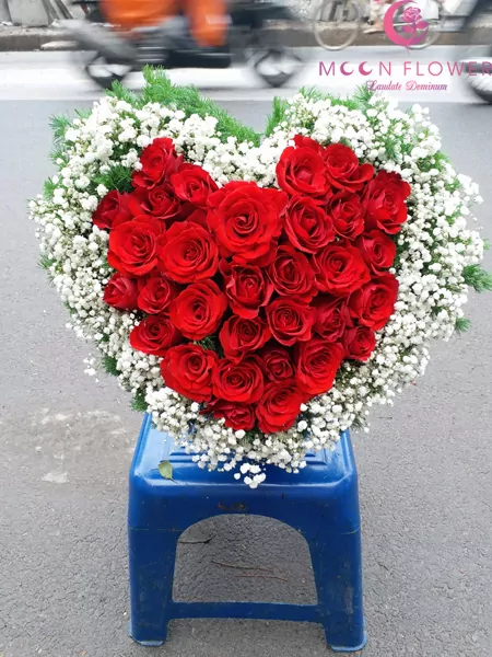 Giỏ hoa hồng đỏ tặng người yêu, vợ