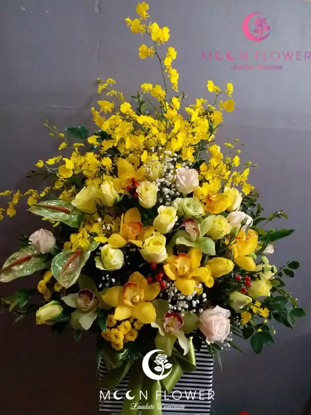 Giỏ hoa tặng sinh nhật tại Hà Nội mầu vàng