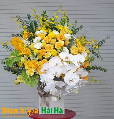 Giỏ hoa tặng mẹ ngày 20/10 bên mẹ tình yêu ấm áp