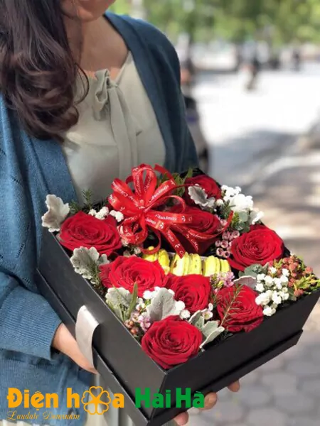 Hộp hoa nâng niu tình yêu ngày 20/10