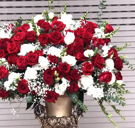 Bình hoa tặng 20 tháng 10 tạo mối quan hệ tốt đẹp