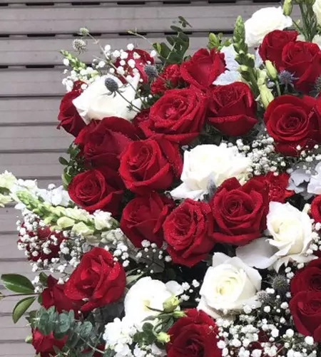 Bình hoa tặng 20 tháng 10 tạo mối quan hệ tốt đẹp