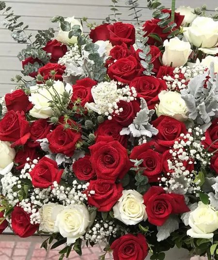 Bình hoa lãng mạn hoa tặng 20 tháng 10