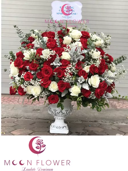 Bình hoa lãng mạn hoa tặng 20 tháng 10