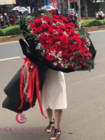 Bó hoa hồng đỏ siêu to khổng lồ - Yêu kiều nữ