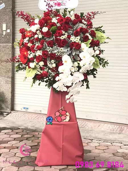 Lẵng hoa chúc mừng ngày thành lập tông đỏ - Trường Thịnh