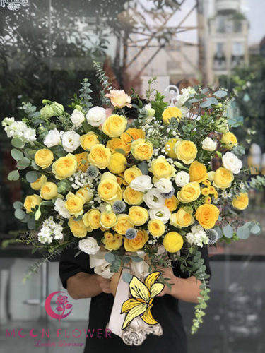 Bình hoa hồng vàng đẹp - Màu Nắng