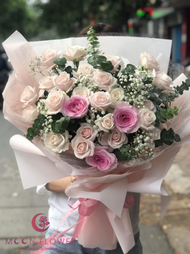 Bó hoa tặng 20 tháng 10 hồng kem - Lãng Mạn