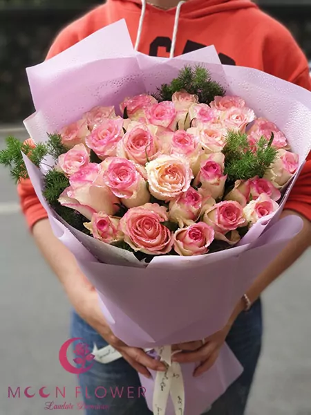 Bó hoa hồng song hỷ - Thấu Hiểu