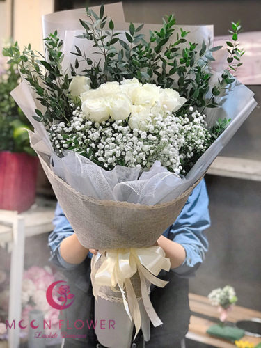 Bó hoa hồng trắng - Đoan Trang