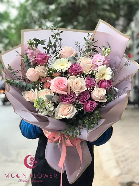 Bó hoa sinh nhật - Tình cảm chớm nở