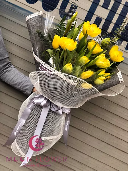 Bó hoa tulip vàng - Trân Trọng