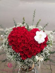 Giỏ hoa hình trái tim - Tình yêu thuỷ chung
