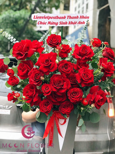 Giỏ hoa hồng đỏ - Nồng nàn lộng lẫy
