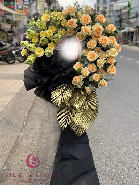 Đặt hoa viếng - Tôn Kính