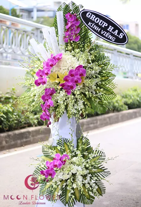 Kệ hoa đám tang - Yêu Thương