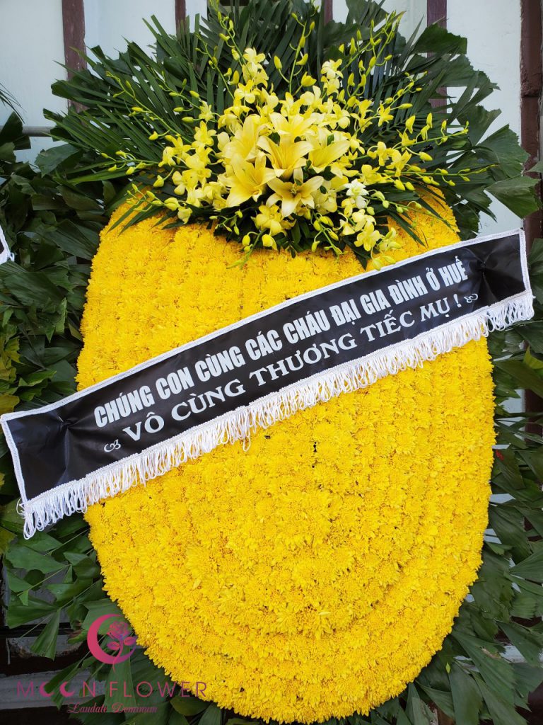 Vòng hoa cúc vàng - Cuộc Đời Mới