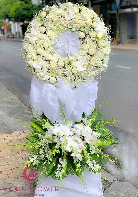 Vòng hoa đám ma - Tôn Kính