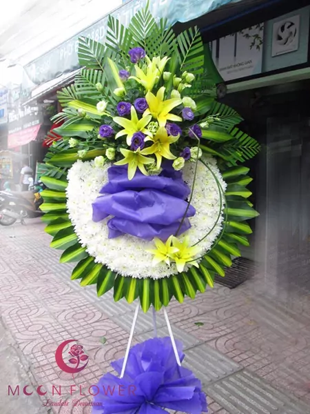 Vòng hoa đám ma - Thanh Thản