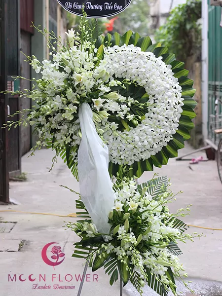 Vòng hoa lan trắng - Tâm Đức