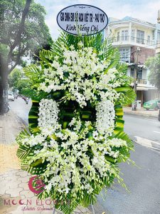 Vòng hoa lan trắng tại Hà Nội - An Bình