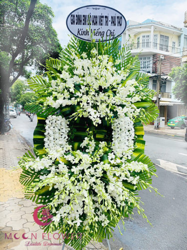 Vòng hoa lan trắng tại Hà Nội - An Bình