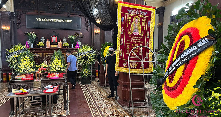 vòng hoa tang lễ tại Phùng Hưng