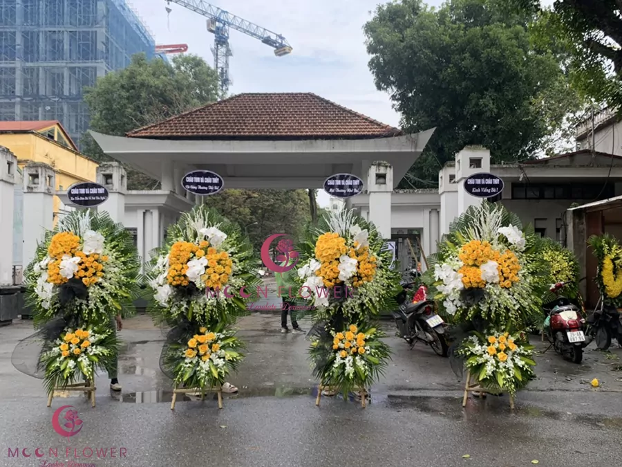 Vòng hoa kính viếng - Ngàn thu