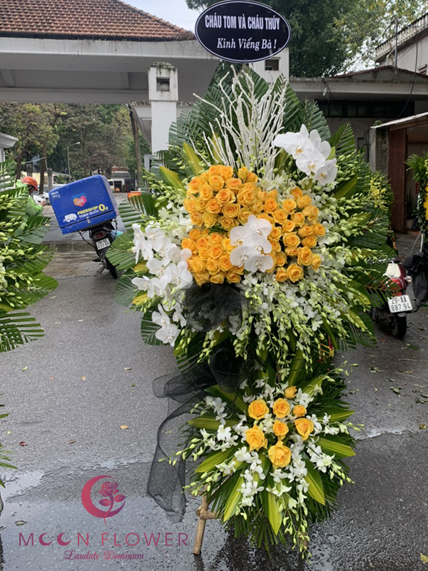 Vòng hoa kính viếng - Ngàn thu