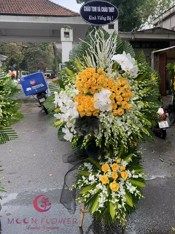 Vòng hoa kính viếng - Ngàn thu