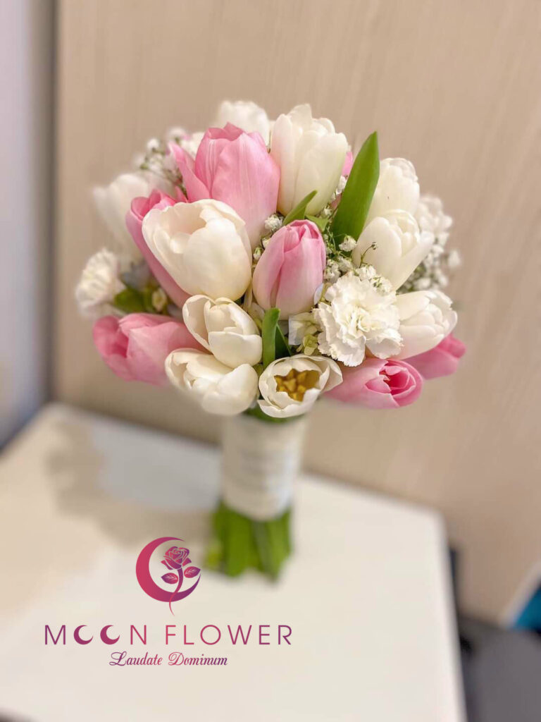 Hoa cầm tay cô dâu tulip - Ngày em đẹp nhất