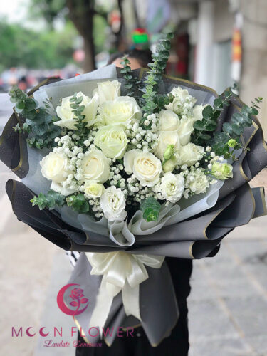 Bó hoa hồng trắng - Tinh khôi