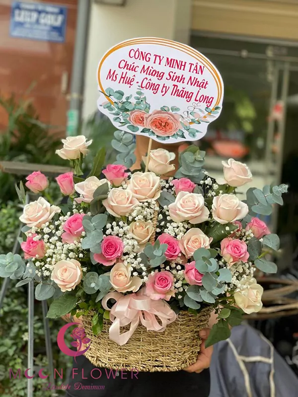 Giỏ hoa hồng tặng ngày phụ nữ - May mắn