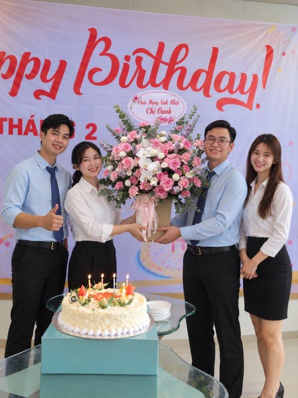 Giỏ hoa chúc mừng sinh nhật - Thanh Nhã trang trọng thanh lịch gửi gắm tấm lòng
