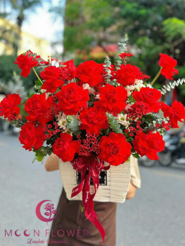 Giỏ hoa hồng Valentine Chân Thành