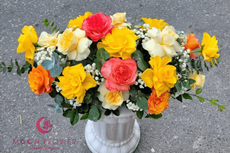 Bát hoa để bàn – Tuổi Trẻ