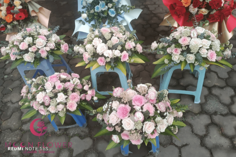 Hoa để bàn hội nghị - Chân Thành