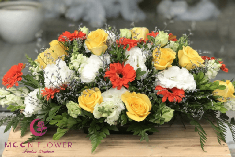 Bát hoa để bàn hội nghị - Tràn Đầy