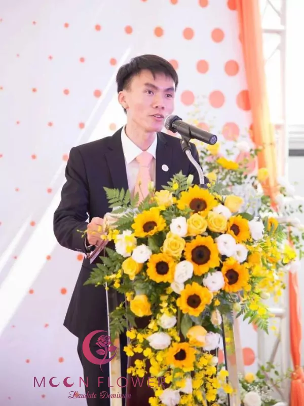 Hoa bục phát biểu – Nỗ lực