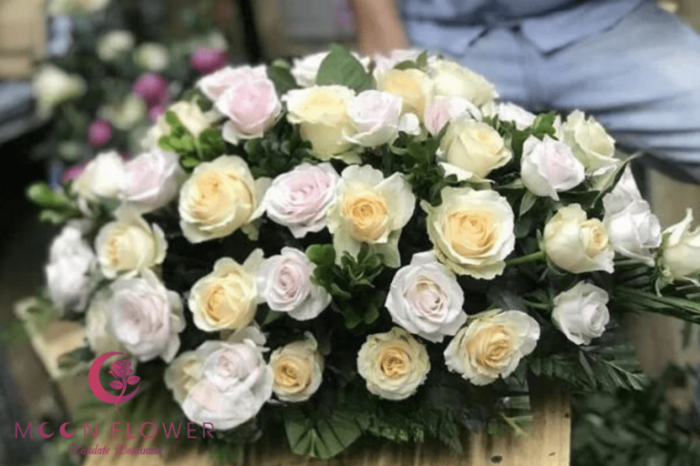 Hoa để bàn hội nghị - Giao Thoa