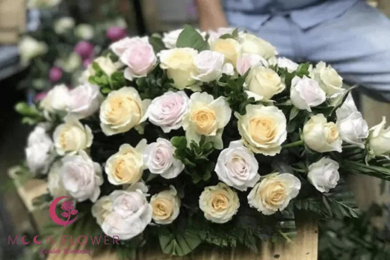 Hoa để bàn hội nghị - Giao Thoa