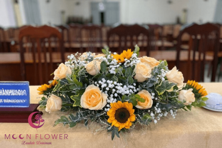 Hoa để bàn hội nghị - Sự Mới Mẻ