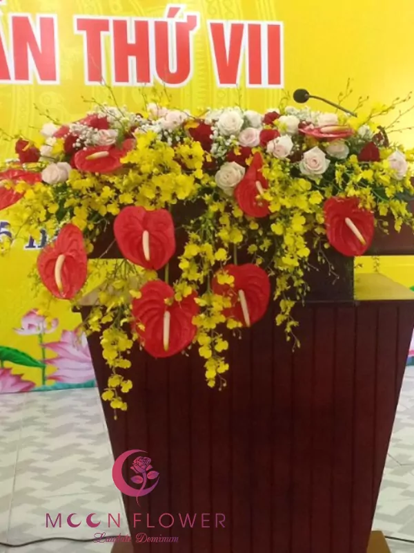 Hoa để bục phát biểu – Tạo Khác Biệt