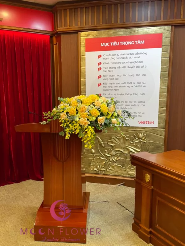 Hoa để bục phát biểu – Sức hút