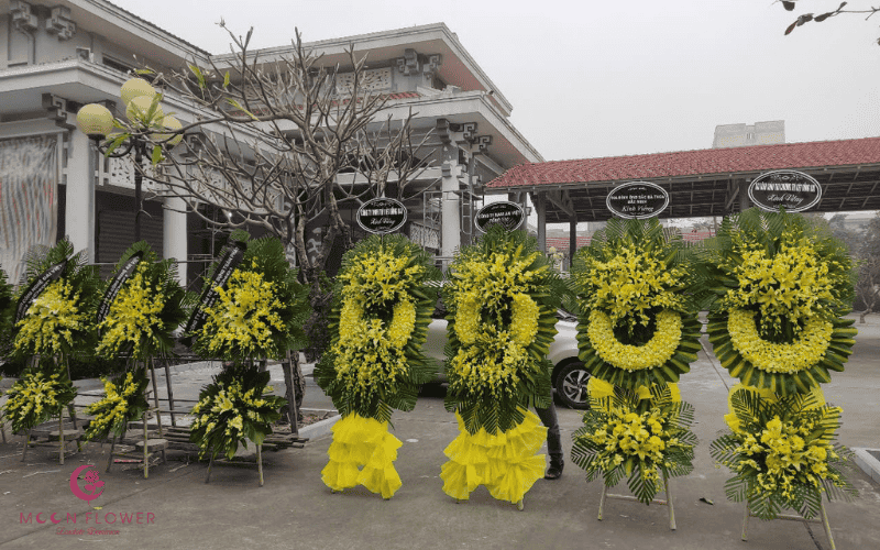 Các mẫu vòng hoa nhà tang lễ Cầu Giấy đẹp, giá rẻ