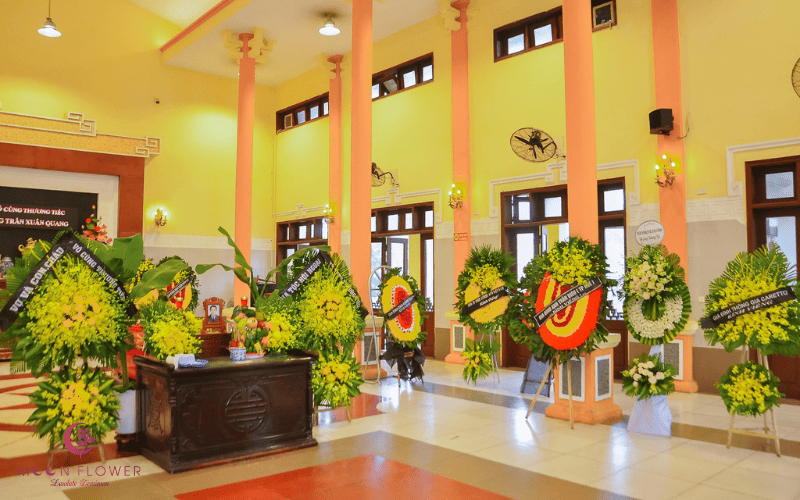 Vòng hoa nhà tang lễ Văn Điển