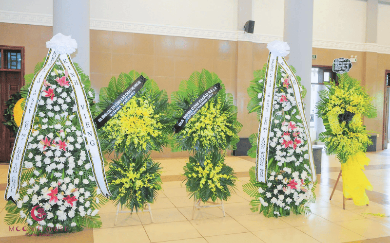 Đặt vòng hoa tại nhà tang lễ Cầu Giấy