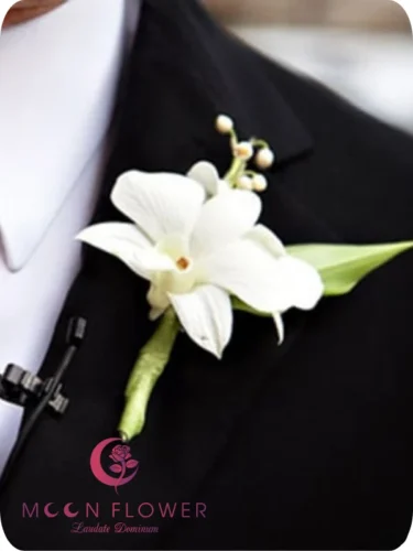 Hoa cài áo chú rể (SET8) Xe hoa cưới lan hồ điệp trắng- Sẻ Chia