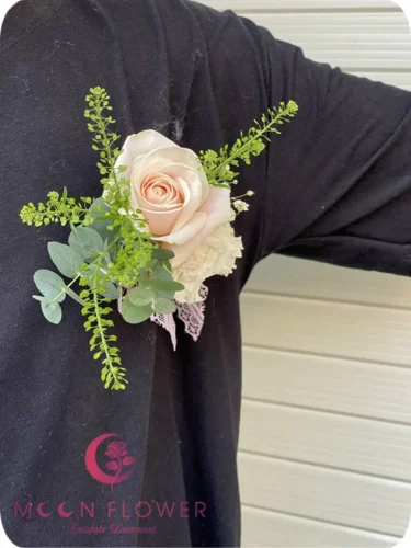 Hoa cài áo chú rể (SET32) Xe hoa cưới mầu hồng kem - Bình Yên